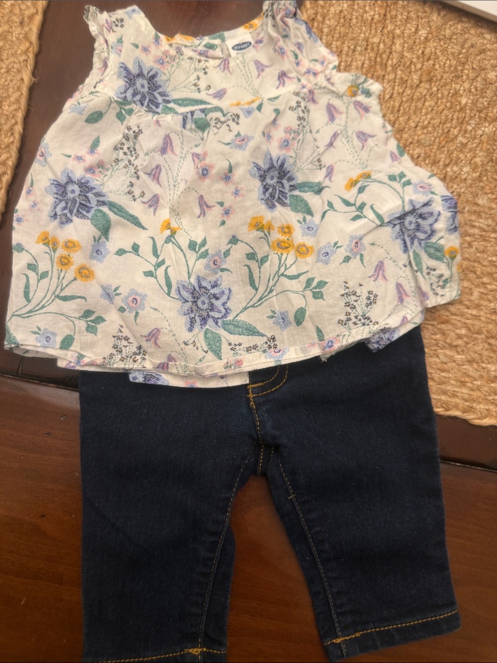 Old Navy White Floral Baby Top with blue jeans